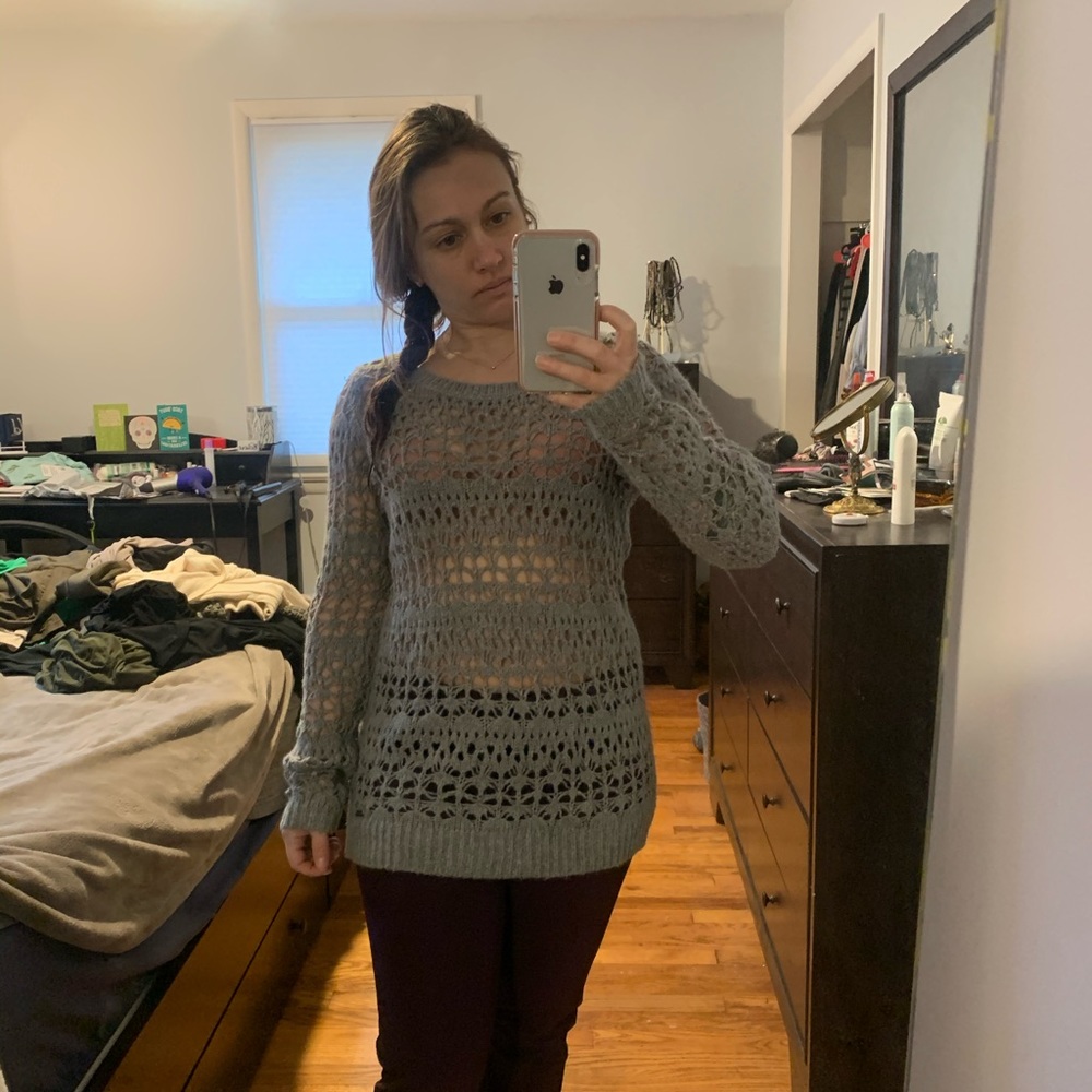 Hollister sz M gray sweater